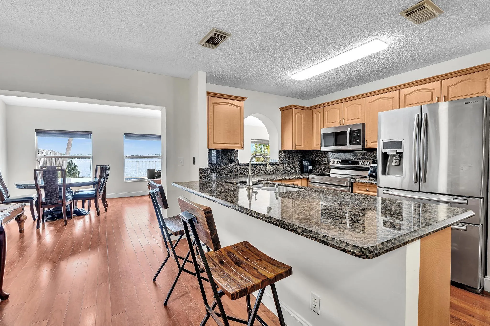 3218 W Buena Vista Dr