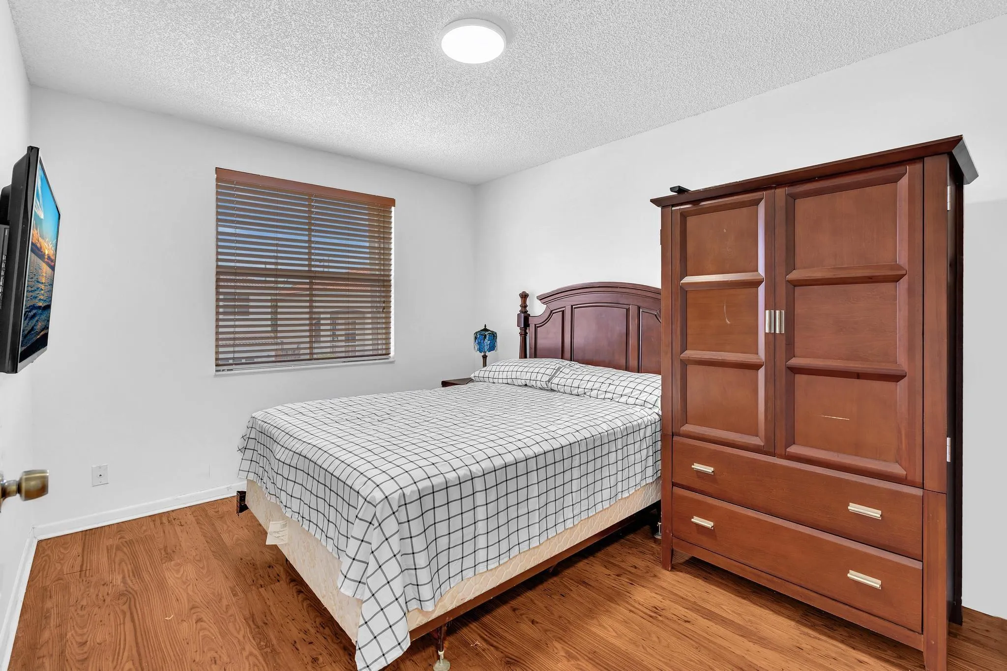 3218 W Buena Vista Dr