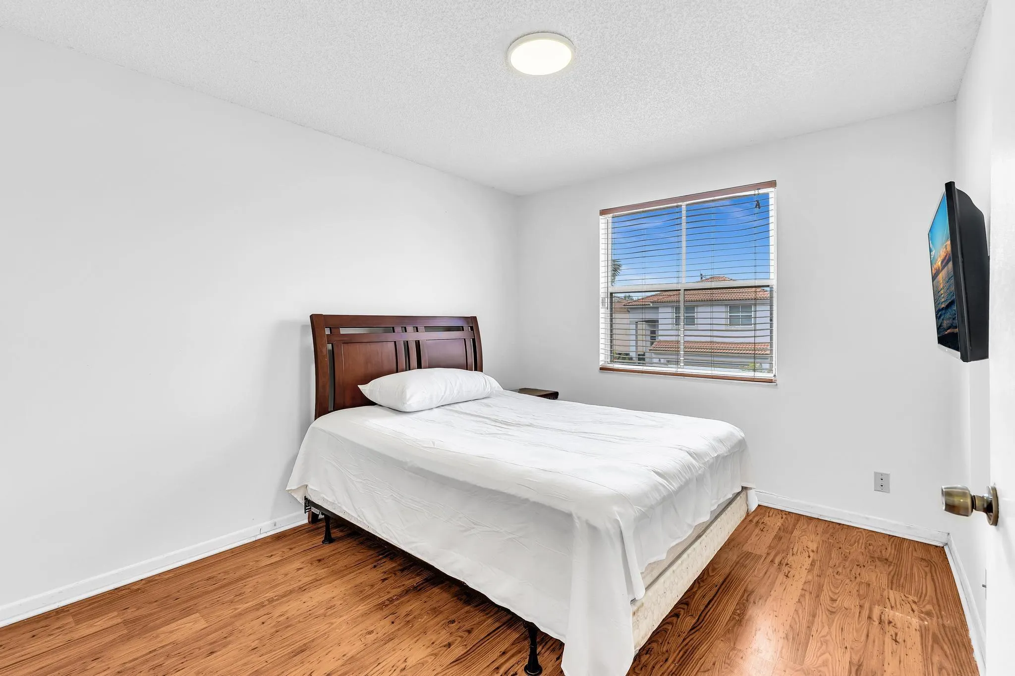 3218 W Buena Vista Dr