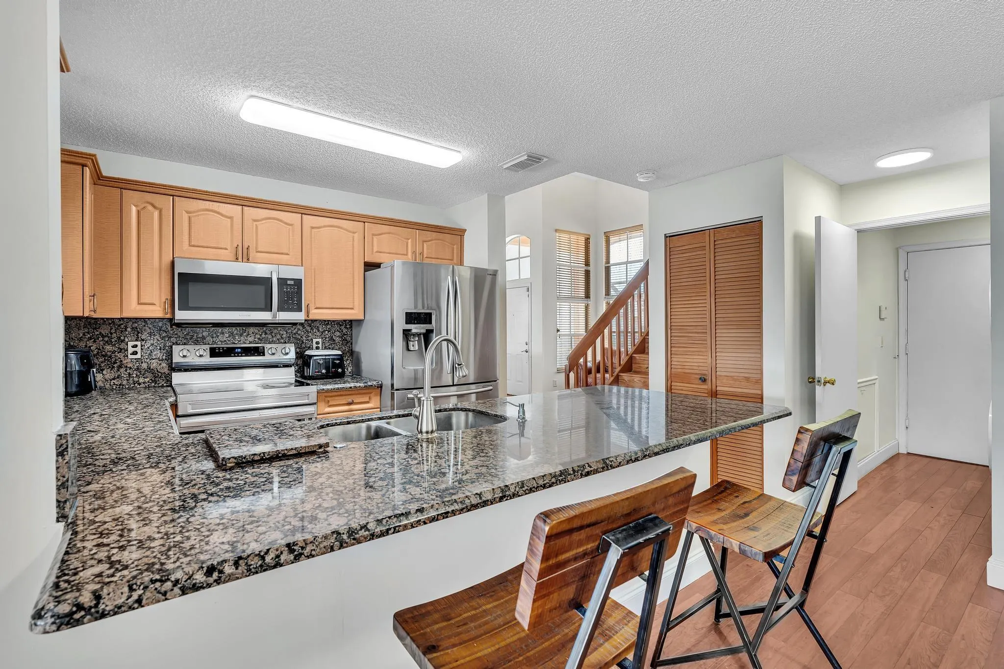 3218 W Buena Vista Dr