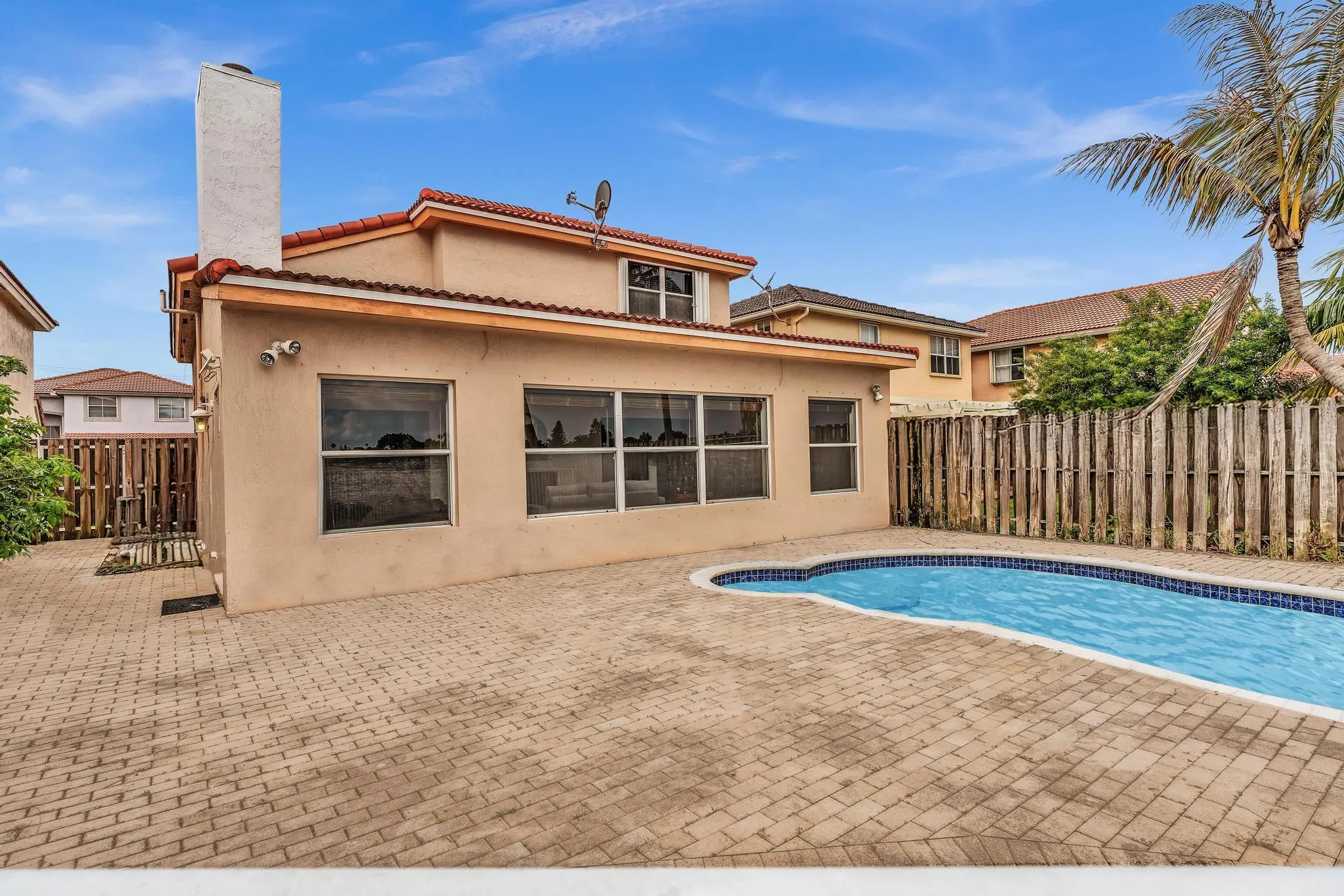3218 W Buena Vista Dr