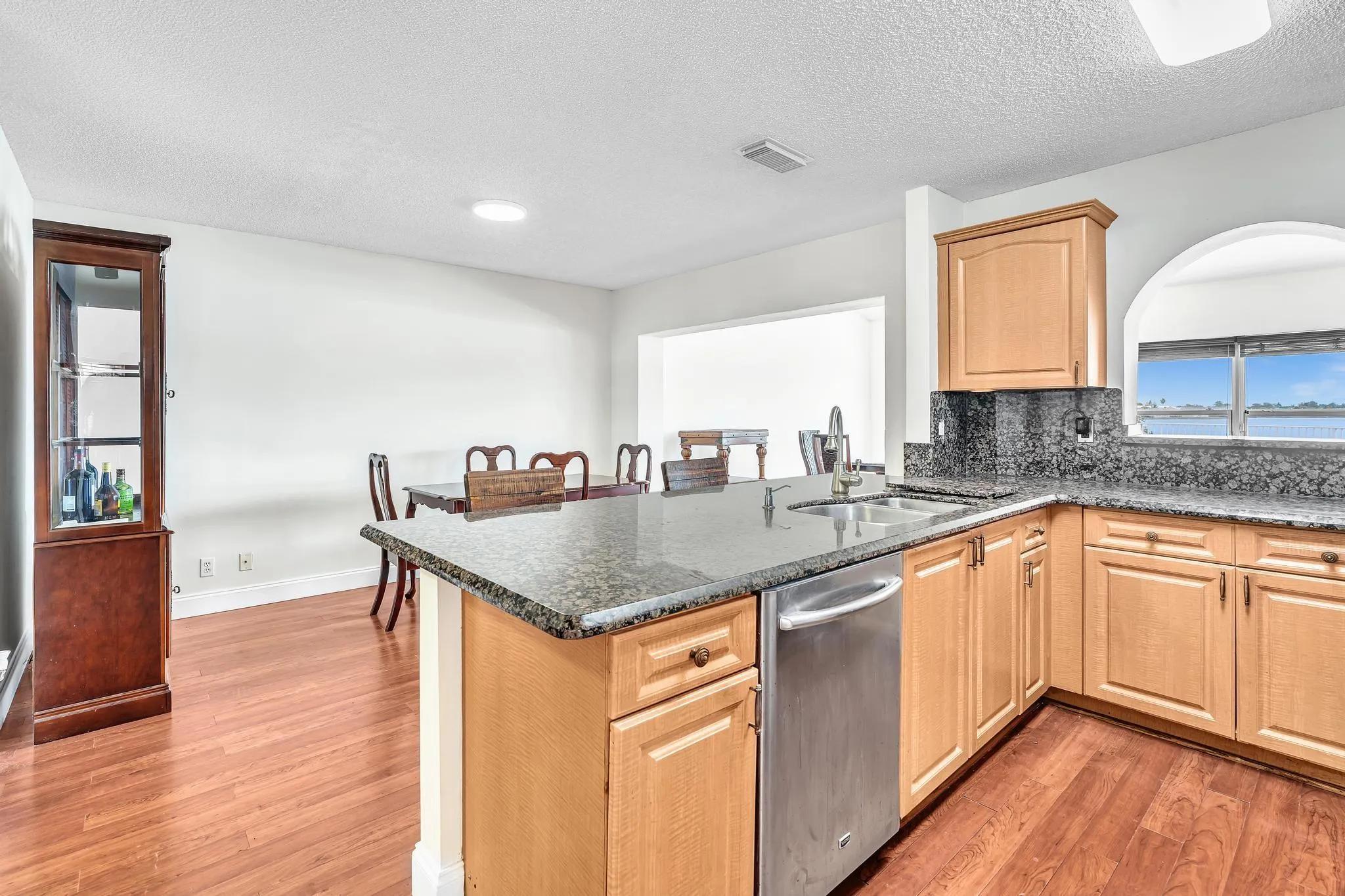 3218 W Buena Vista Dr