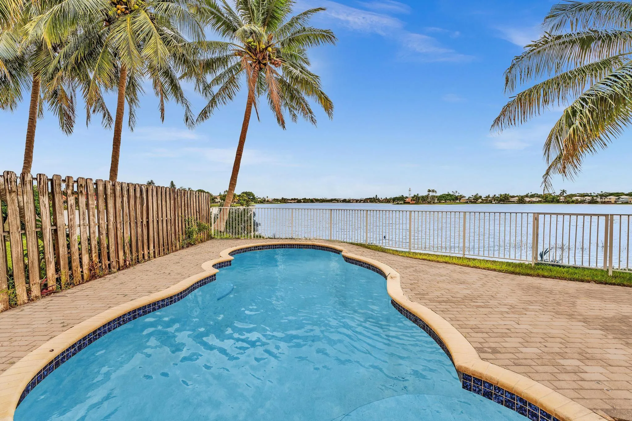 3218 W Buena Vista Dr