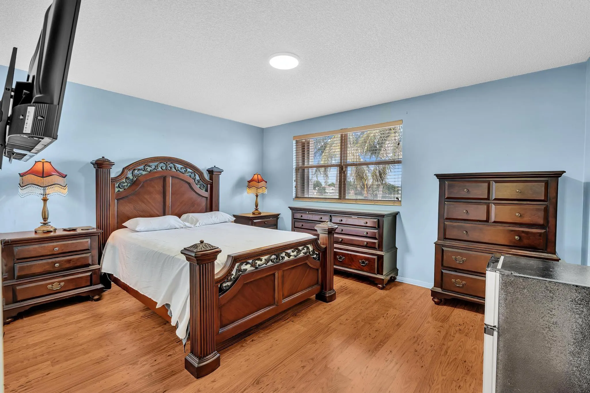 3218 W Buena Vista Dr