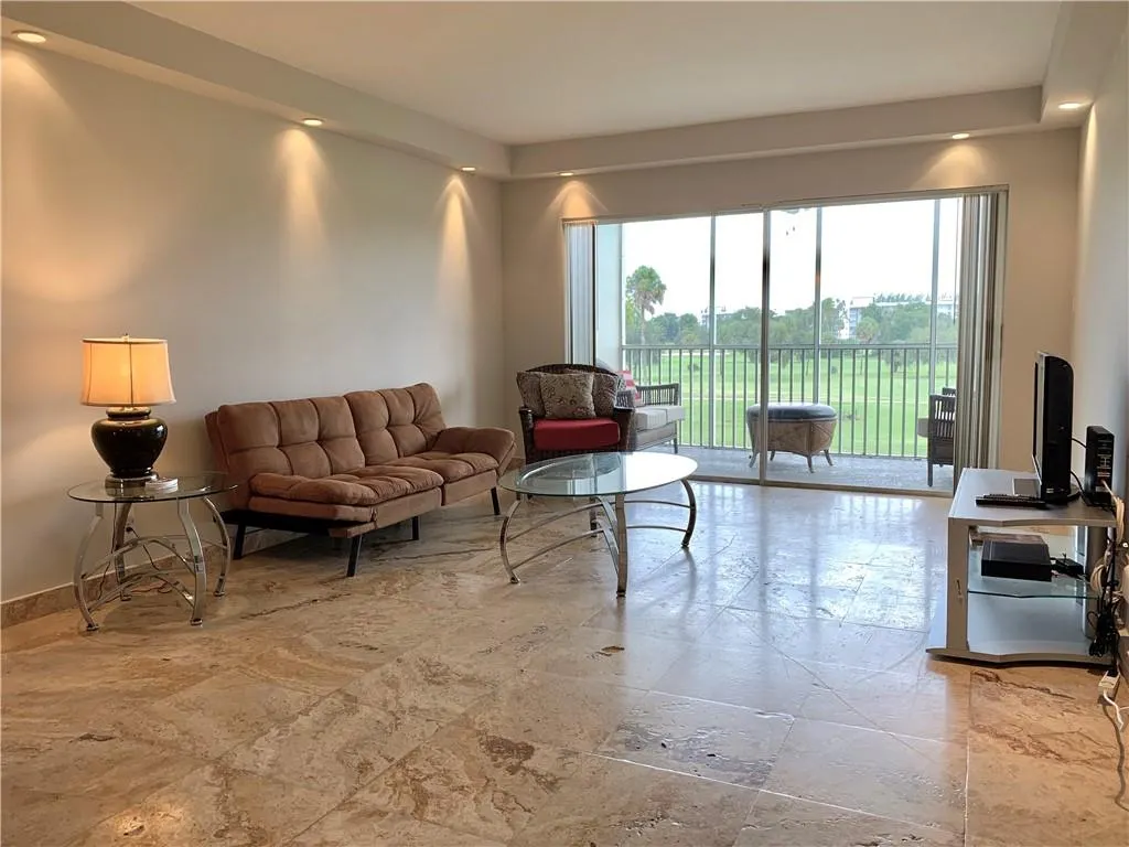 2950 N Palm Aire Dr, #305