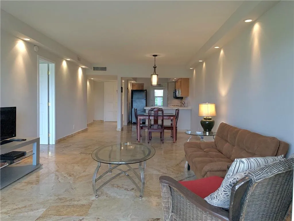 2950 N Palm Aire Dr, #305