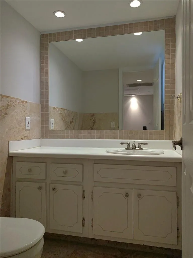 2950 N Palm Aire Dr, #305