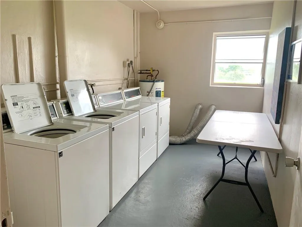 2950 N Palm Aire Dr, #305