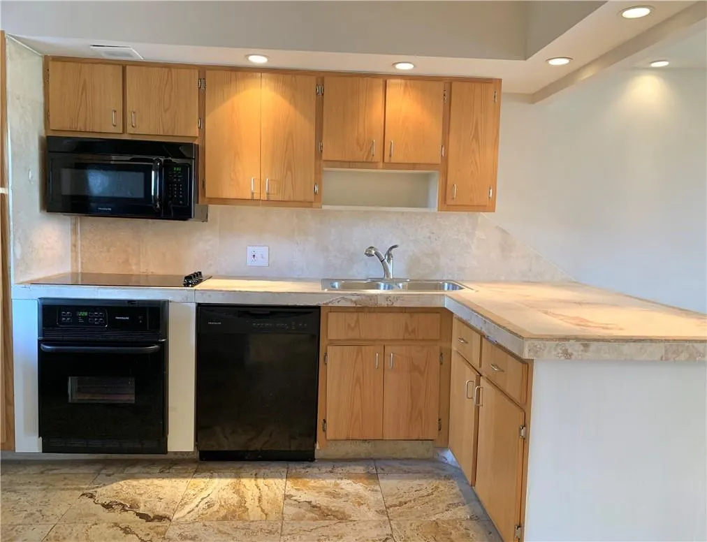 2950 N Palm Aire Dr, #305