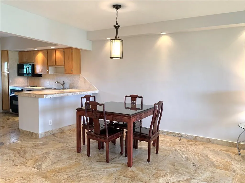 2950 N Palm Aire Dr, #305