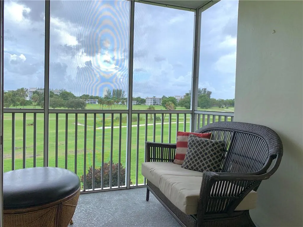 2950 N Palm Aire Dr, #305