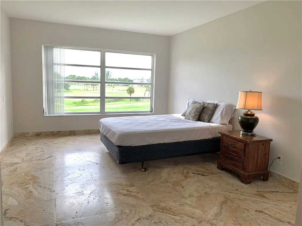 2950 N Palm Aire Dr, #305