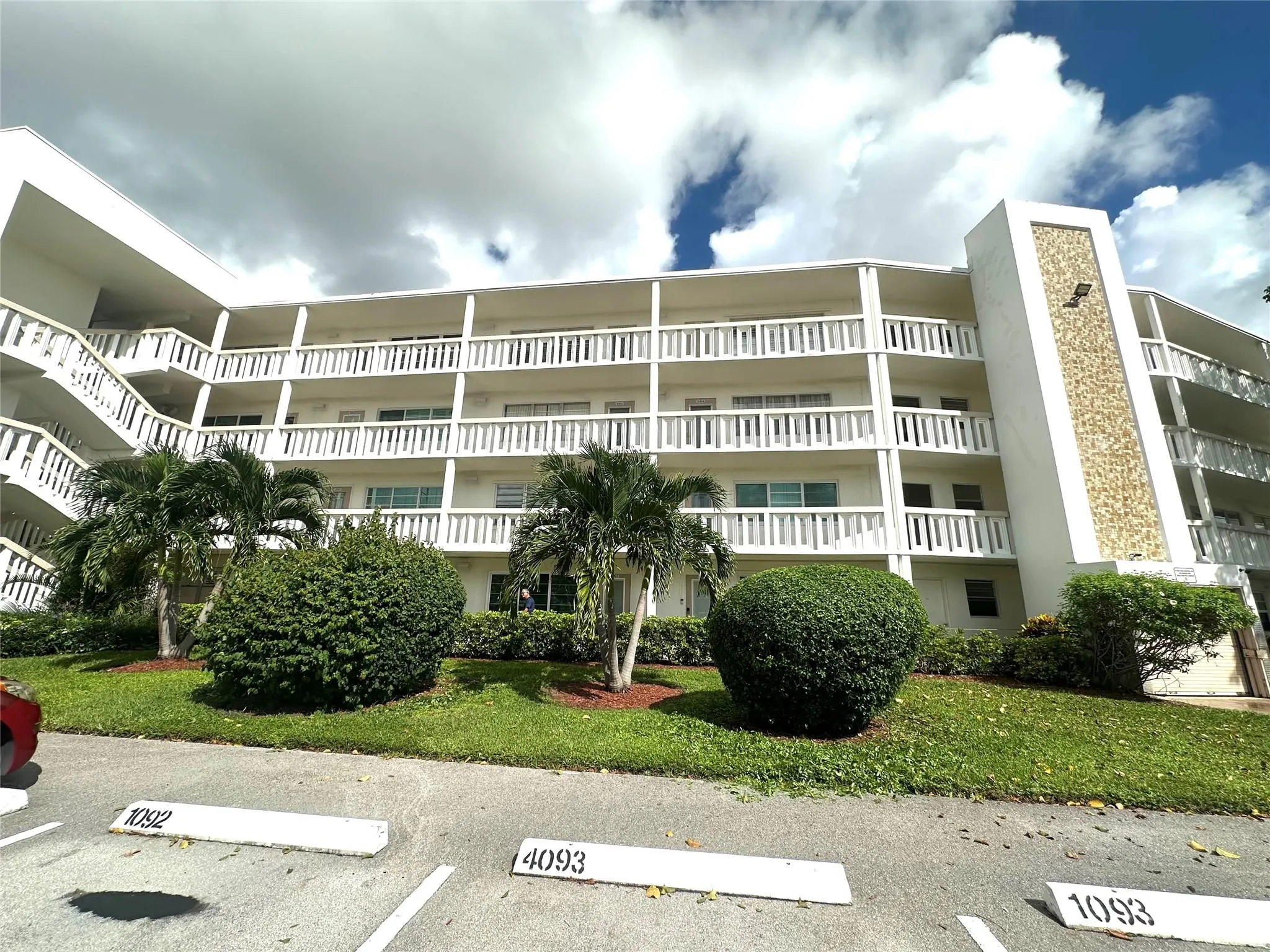1092 Newport  S, #1092