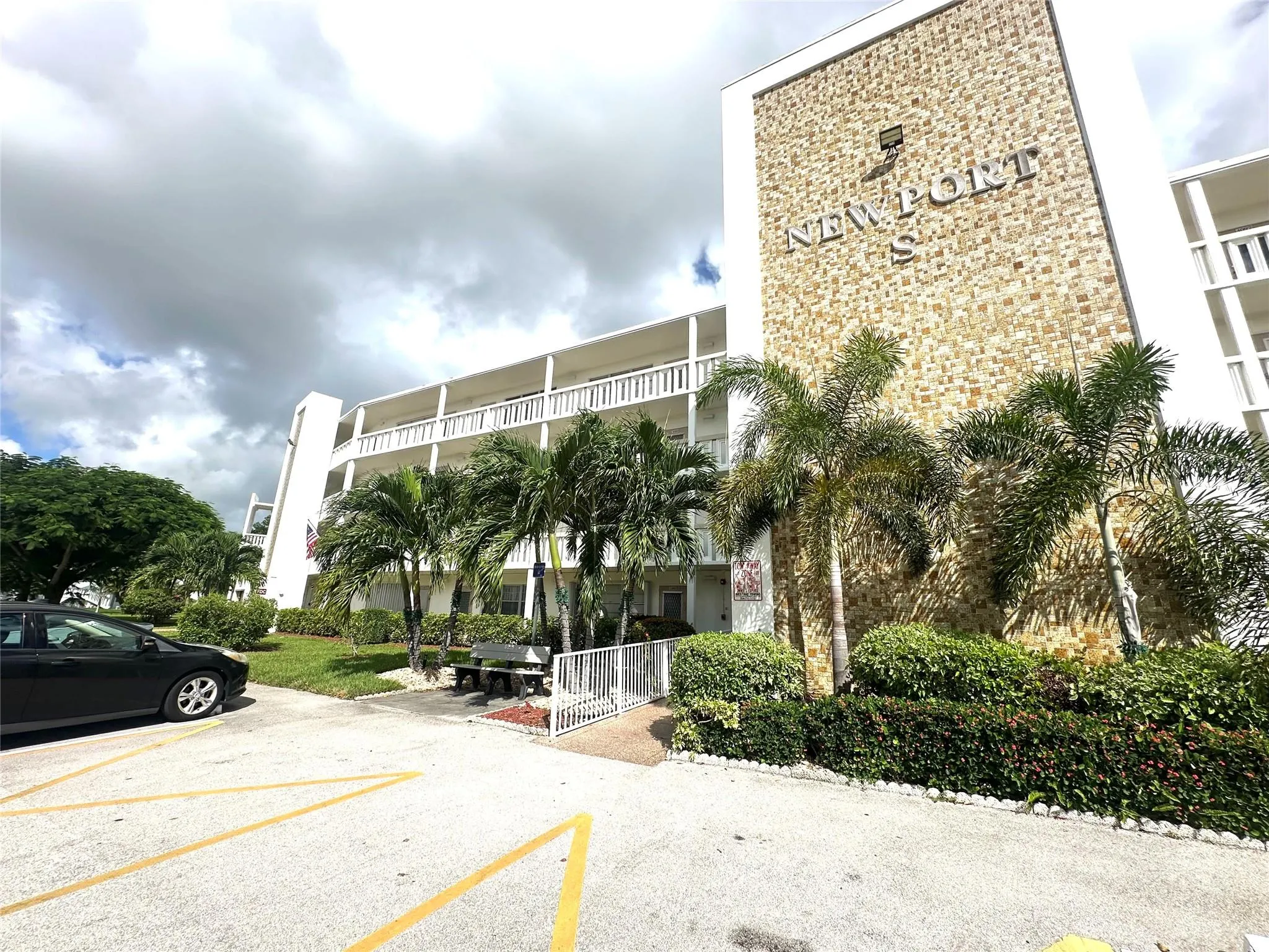 1092 Newport  S, #1092