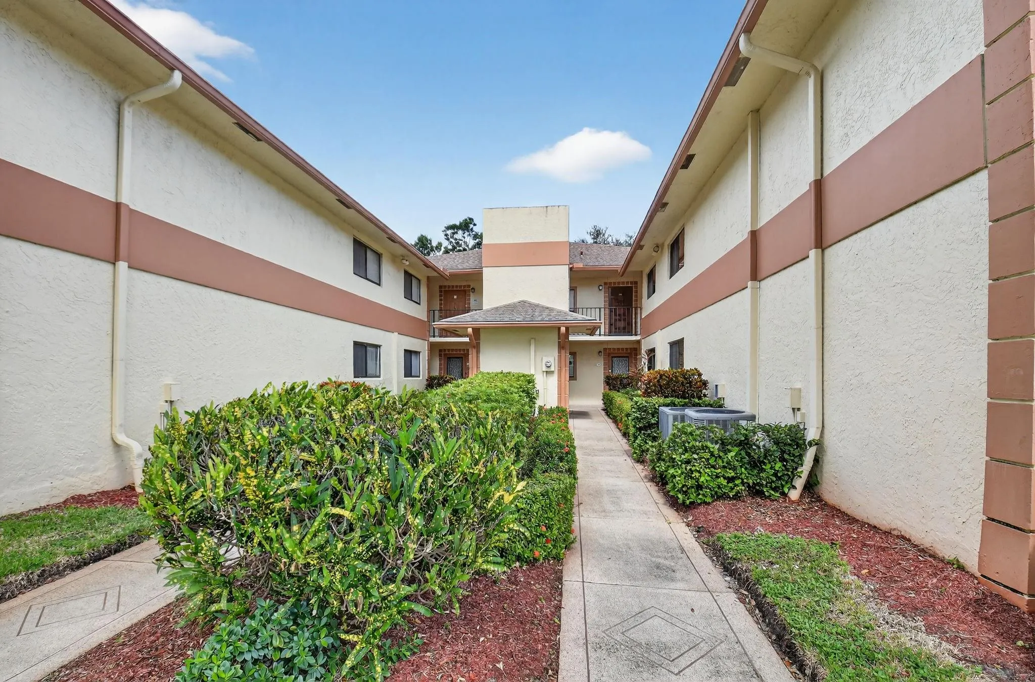 15401 Pembridge Ave, #13