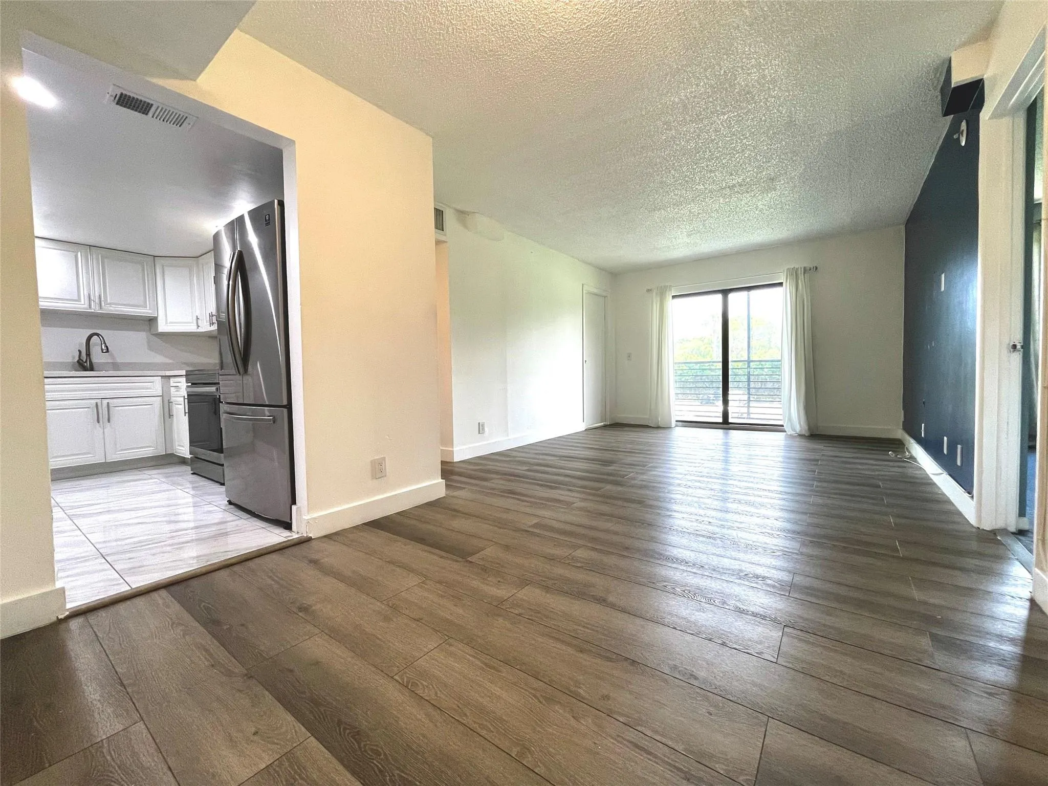3700 N Pine Island Rd, #209
