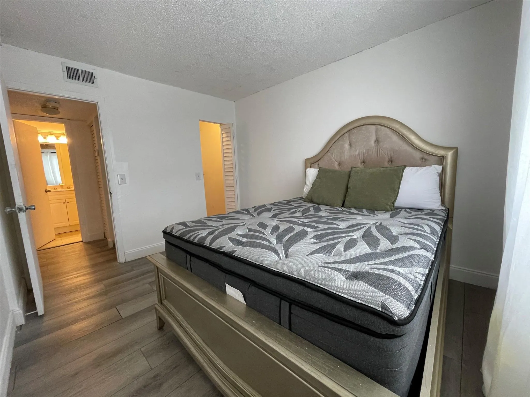 3700 N Pine Island Rd, #209
