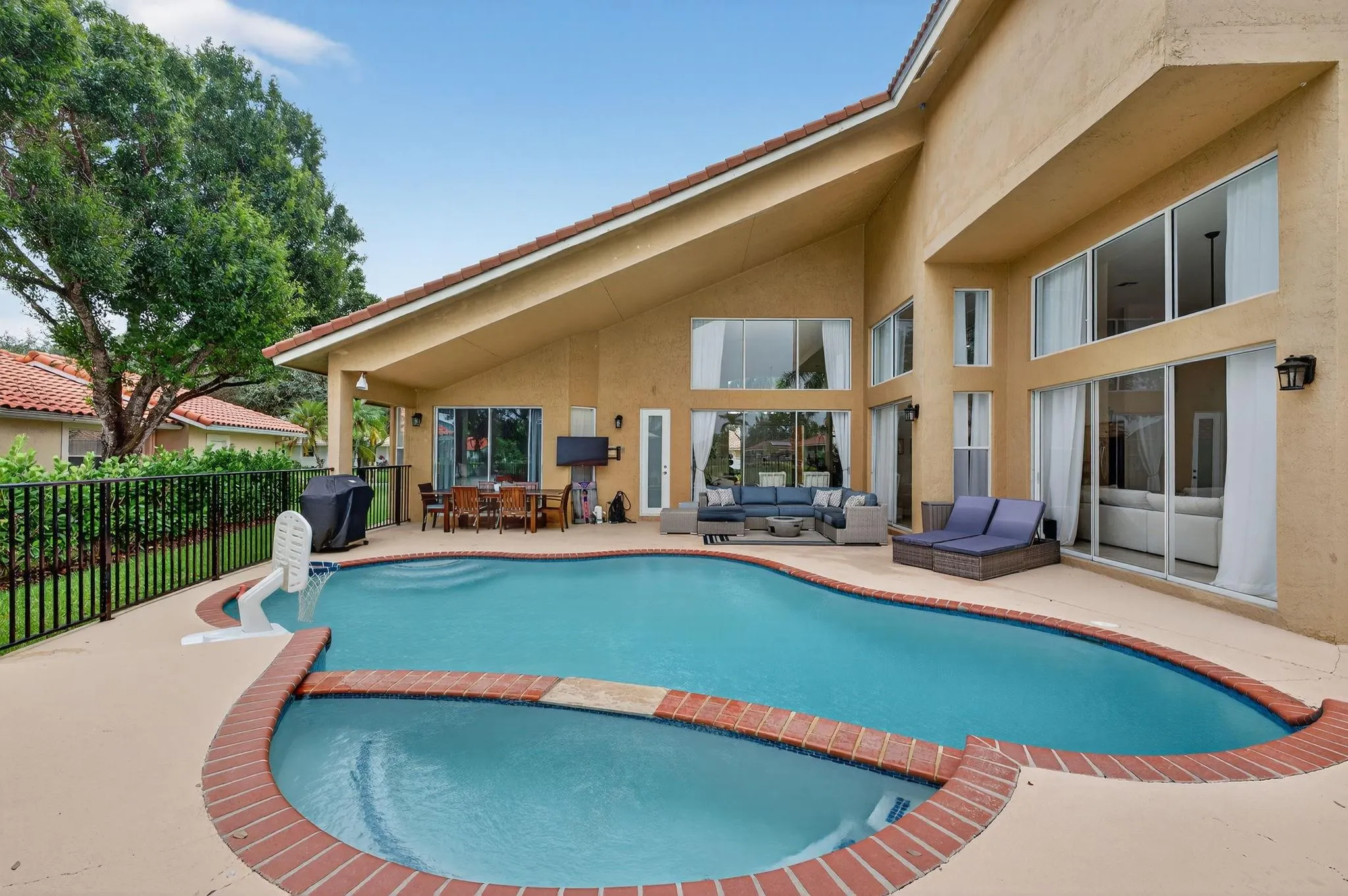 10211 NW 50th Pl