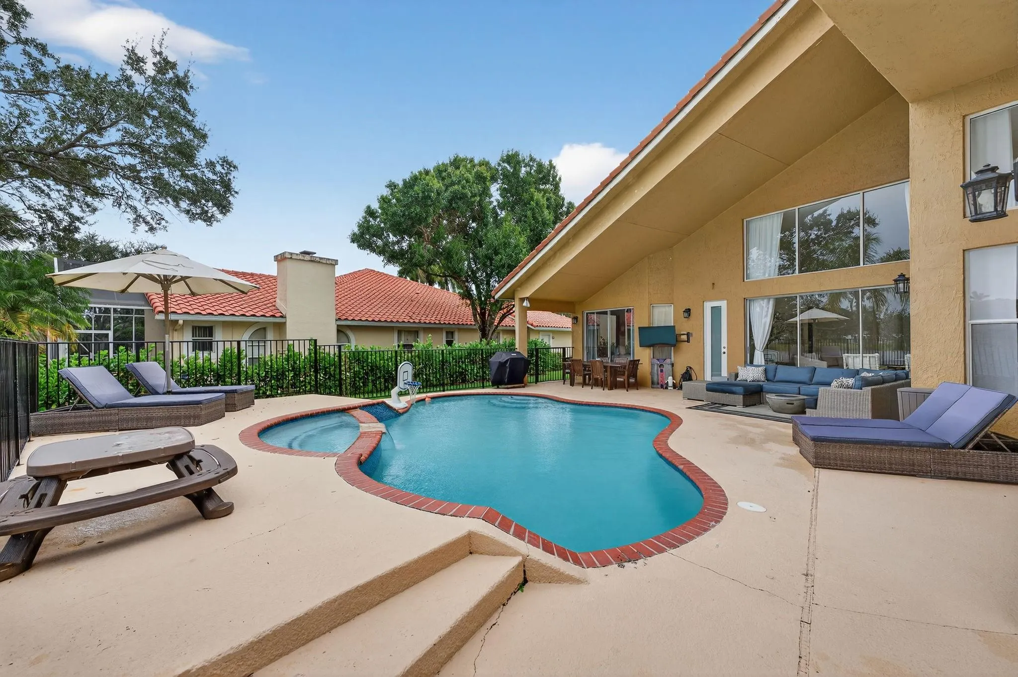 10211 NW 50th Pl