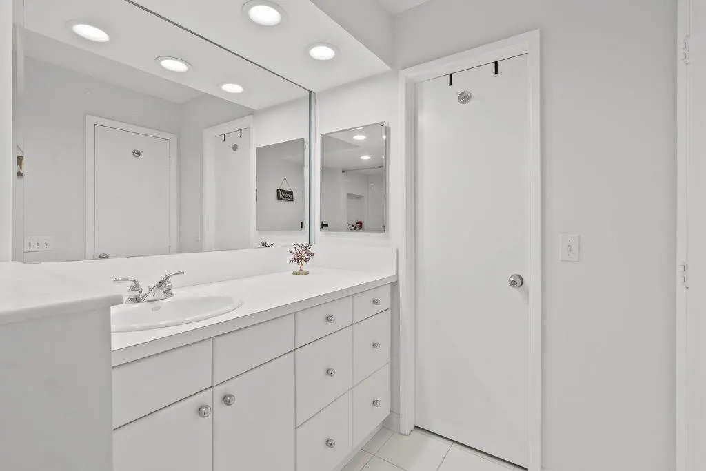 500 Egret Circle, #8507