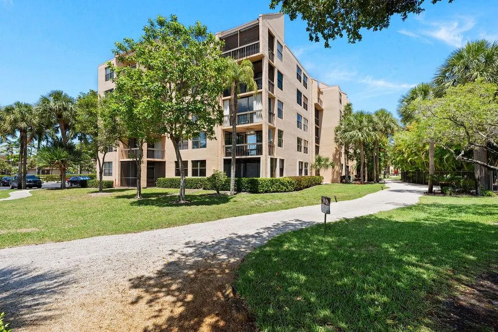 500 Egret Circle, #8507