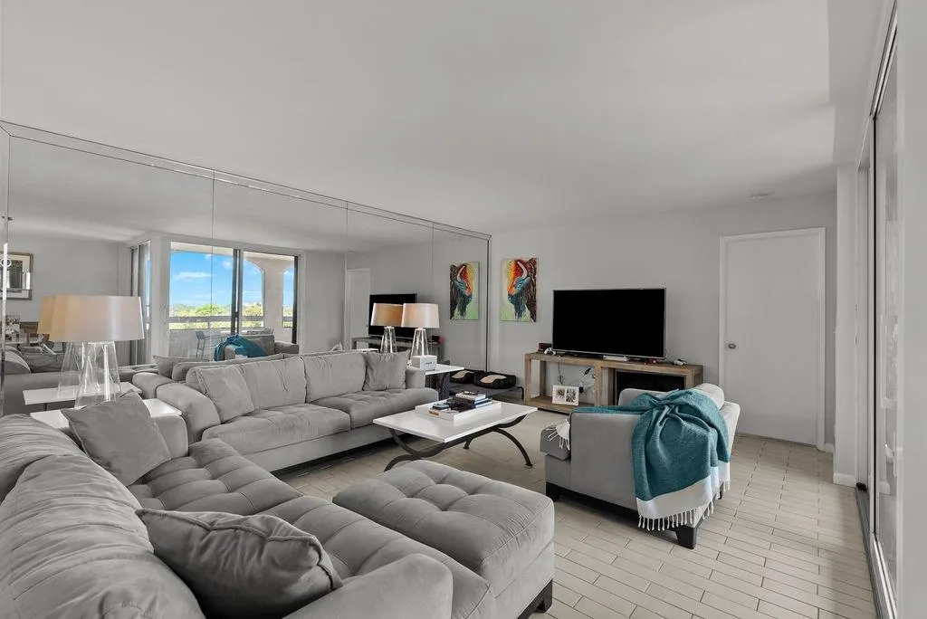 500 Egret Circle, #8507