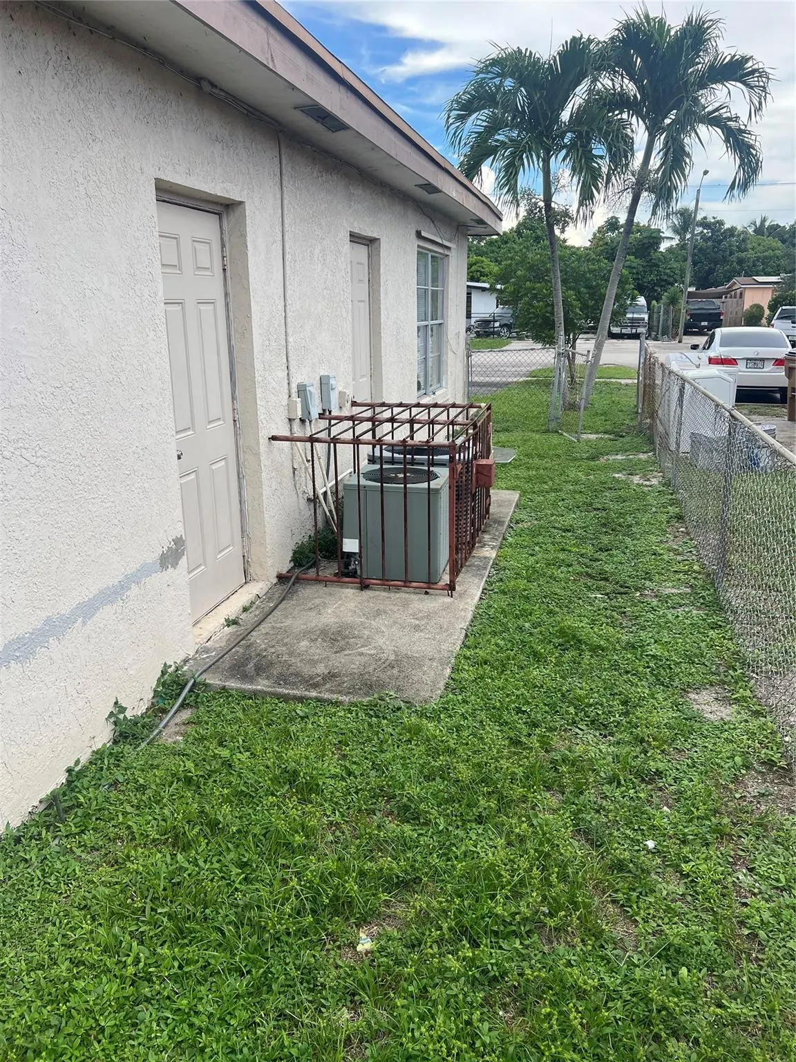 340-400 NE 44th St