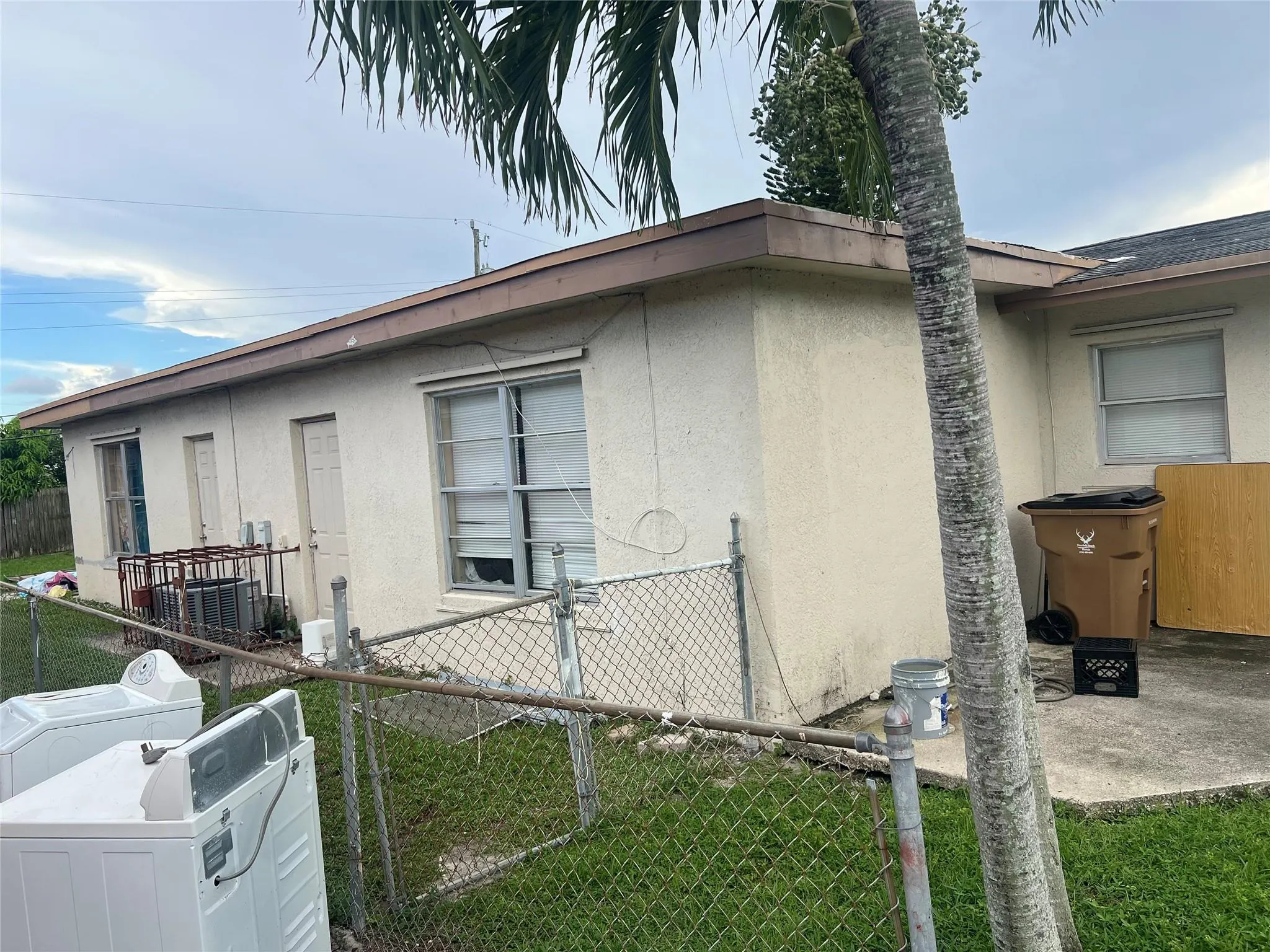 340-400 NE 44th St