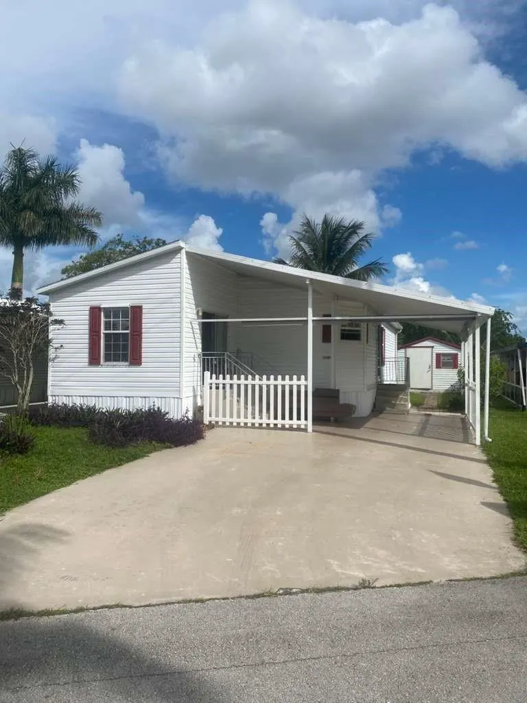 2090 SW 85th Ave