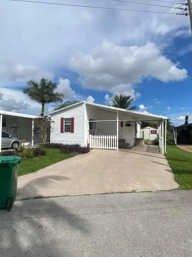 2090 SW 85th Ave