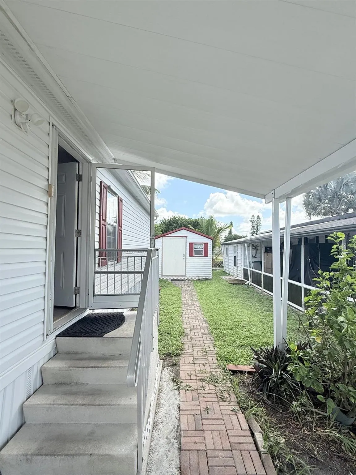 2090 SW 85th Ave