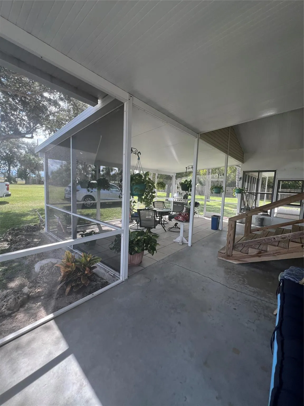 913 Yacht Club Way