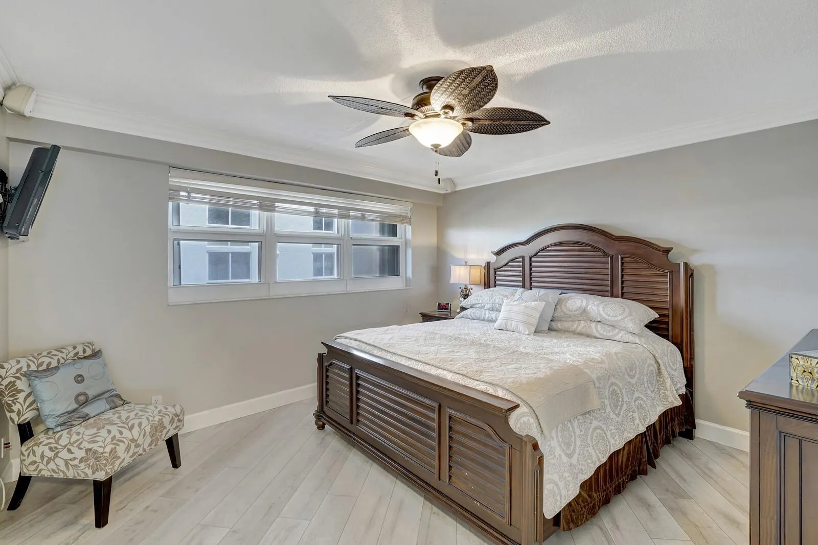 4100 Galt Ocean Dr, #305