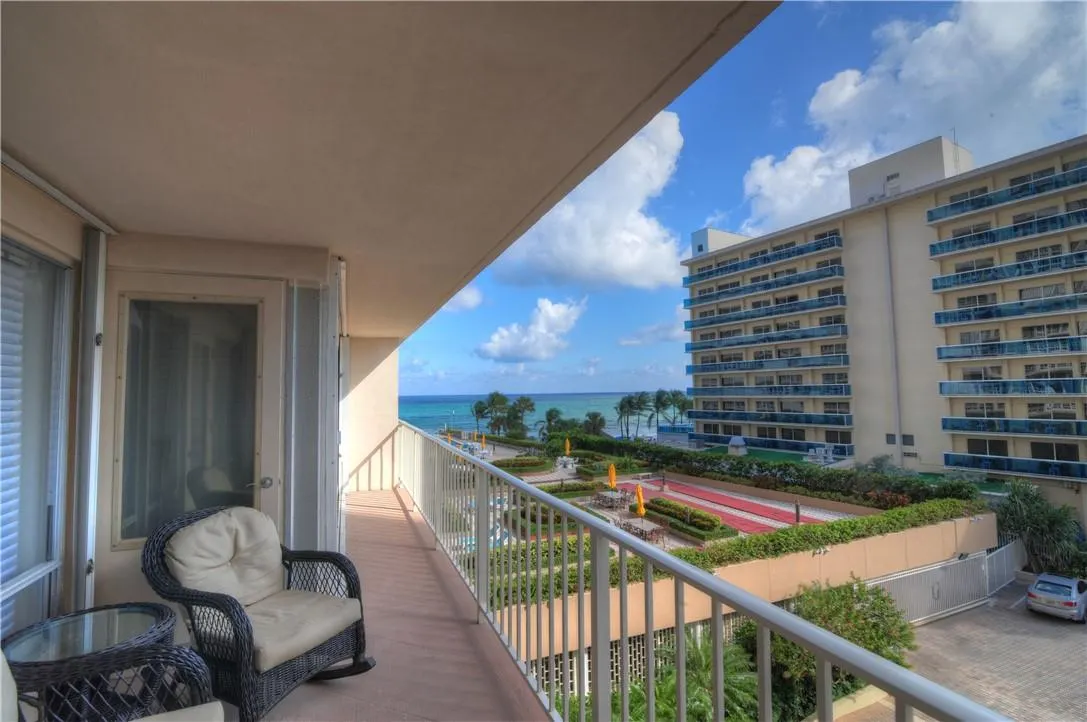 4100 Galt Ocean Dr, #305