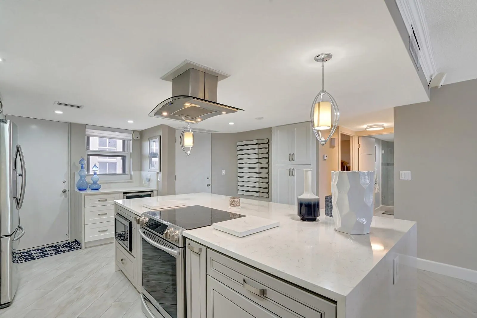 4100 Galt Ocean Dr, #305