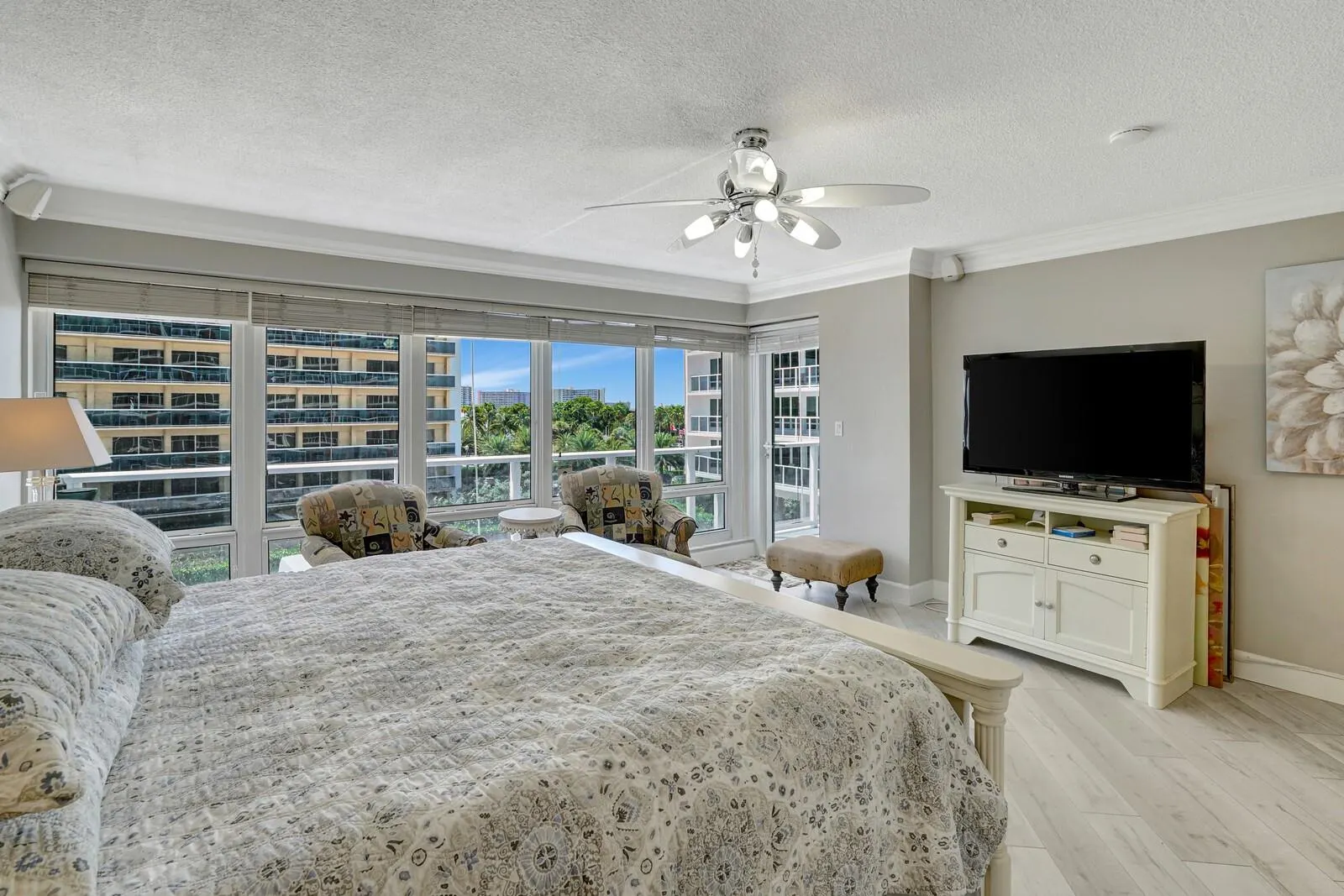 4100 Galt Ocean Dr, #305