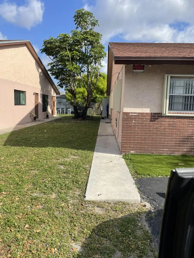 1471 NW 22nd St