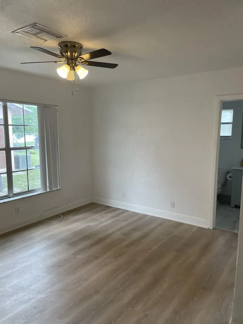 1471 NW 22nd St