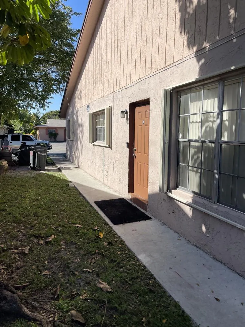 1471 NW 22nd St