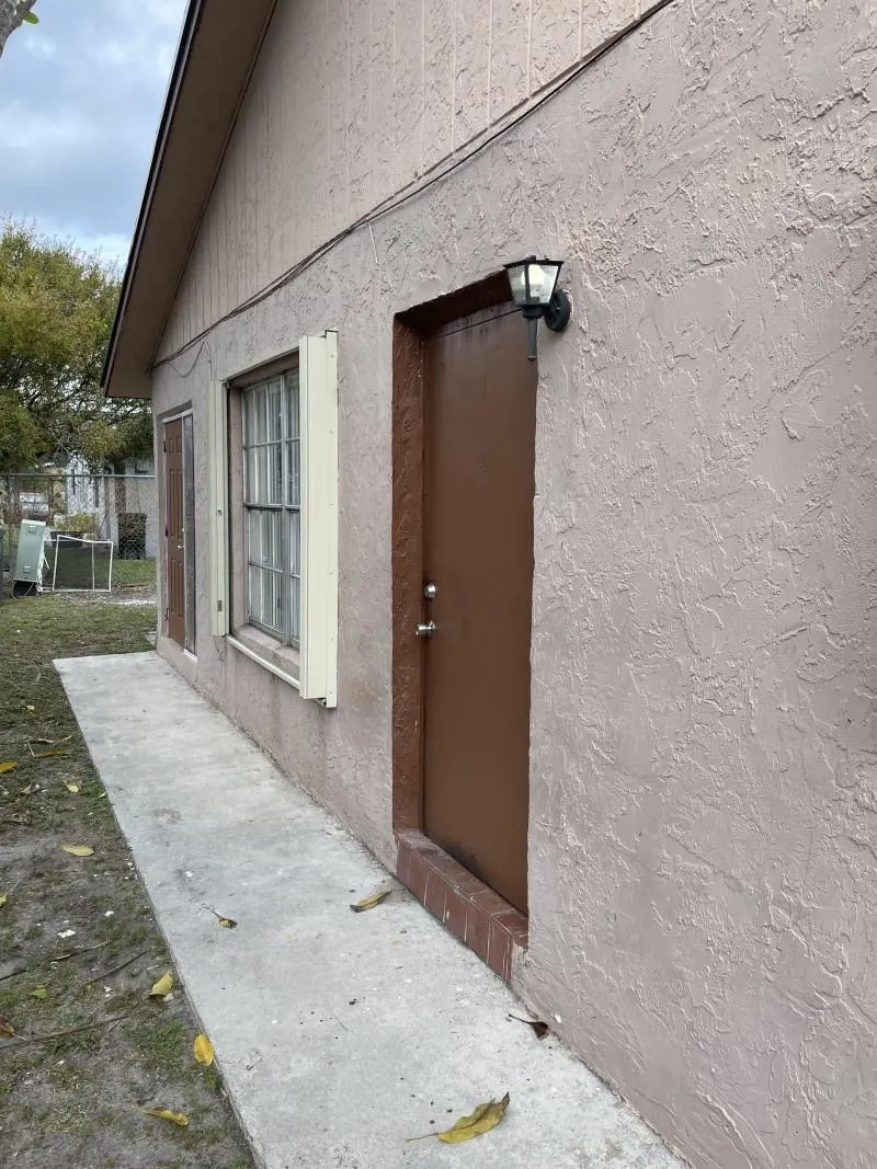 1471 NW 22nd St
