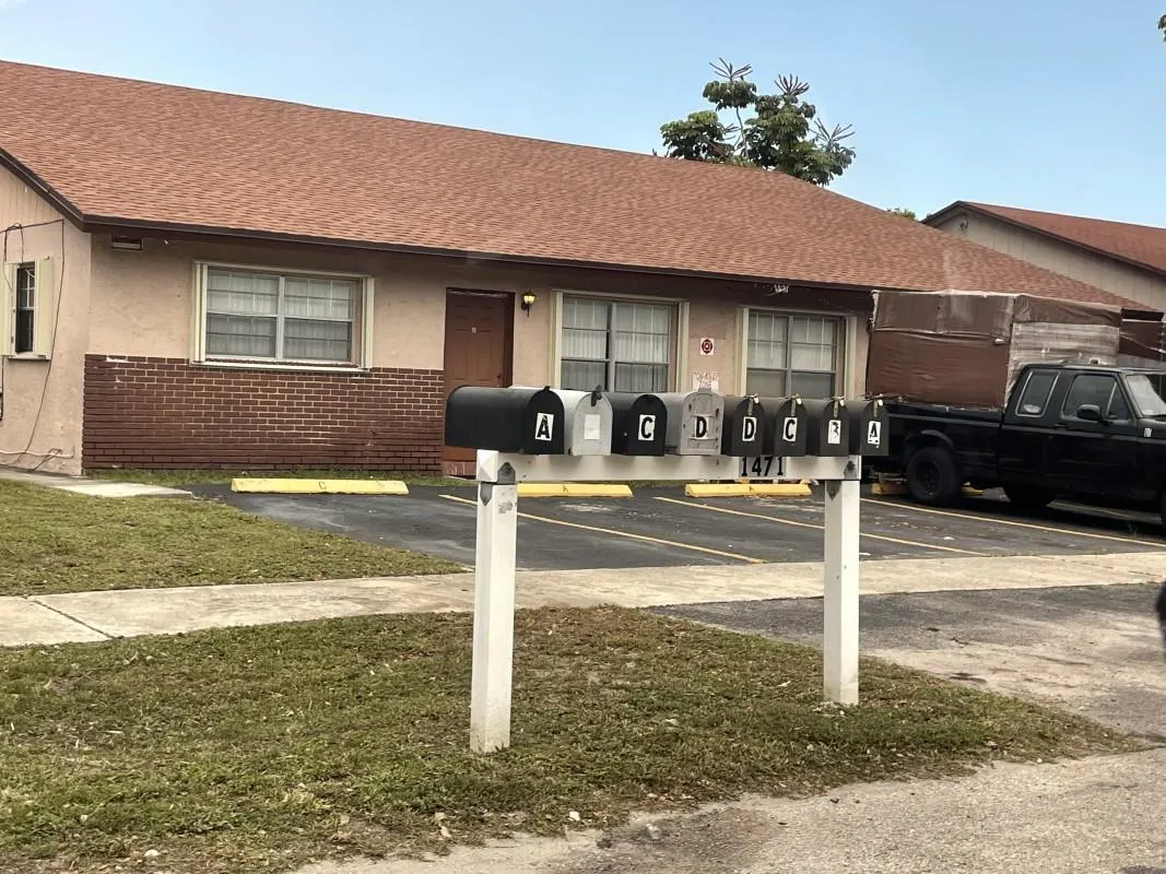 1471 NW 22nd St