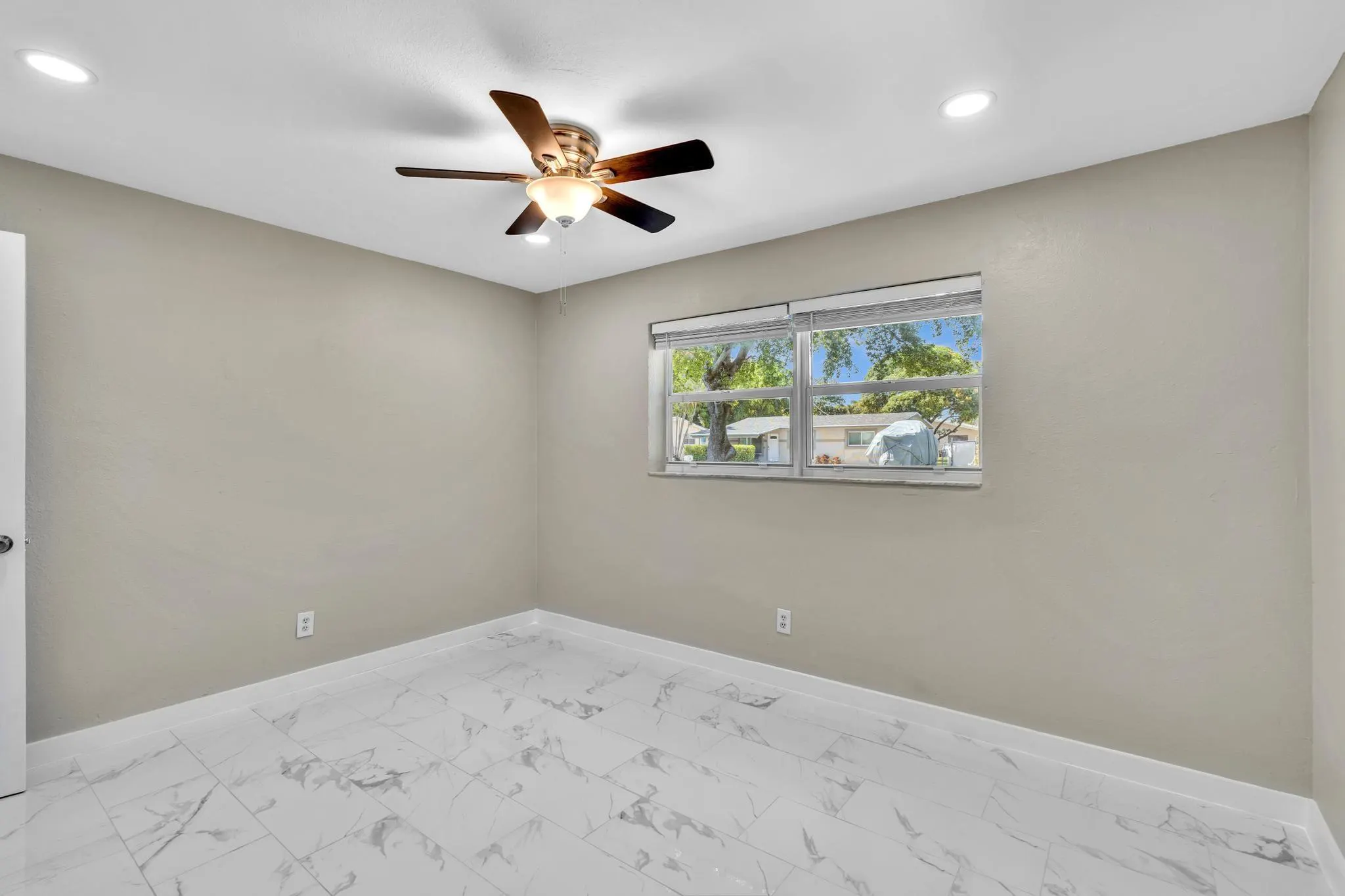 2770 NW 25th St