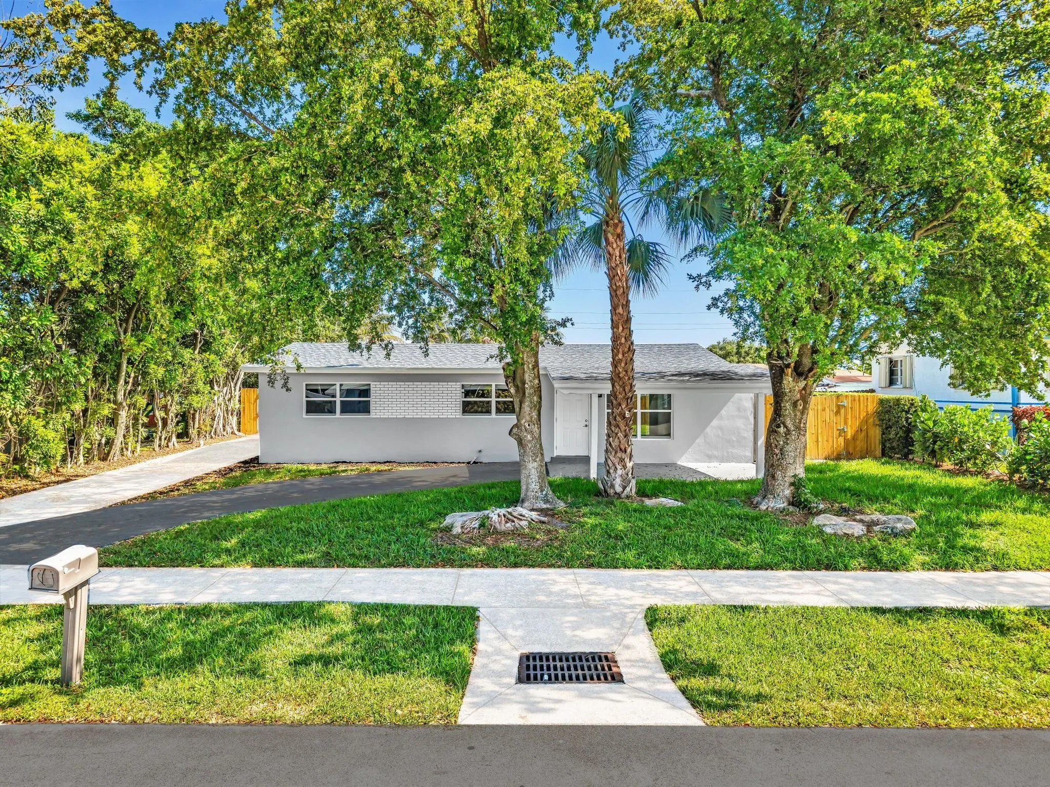 2770 NW 25th St