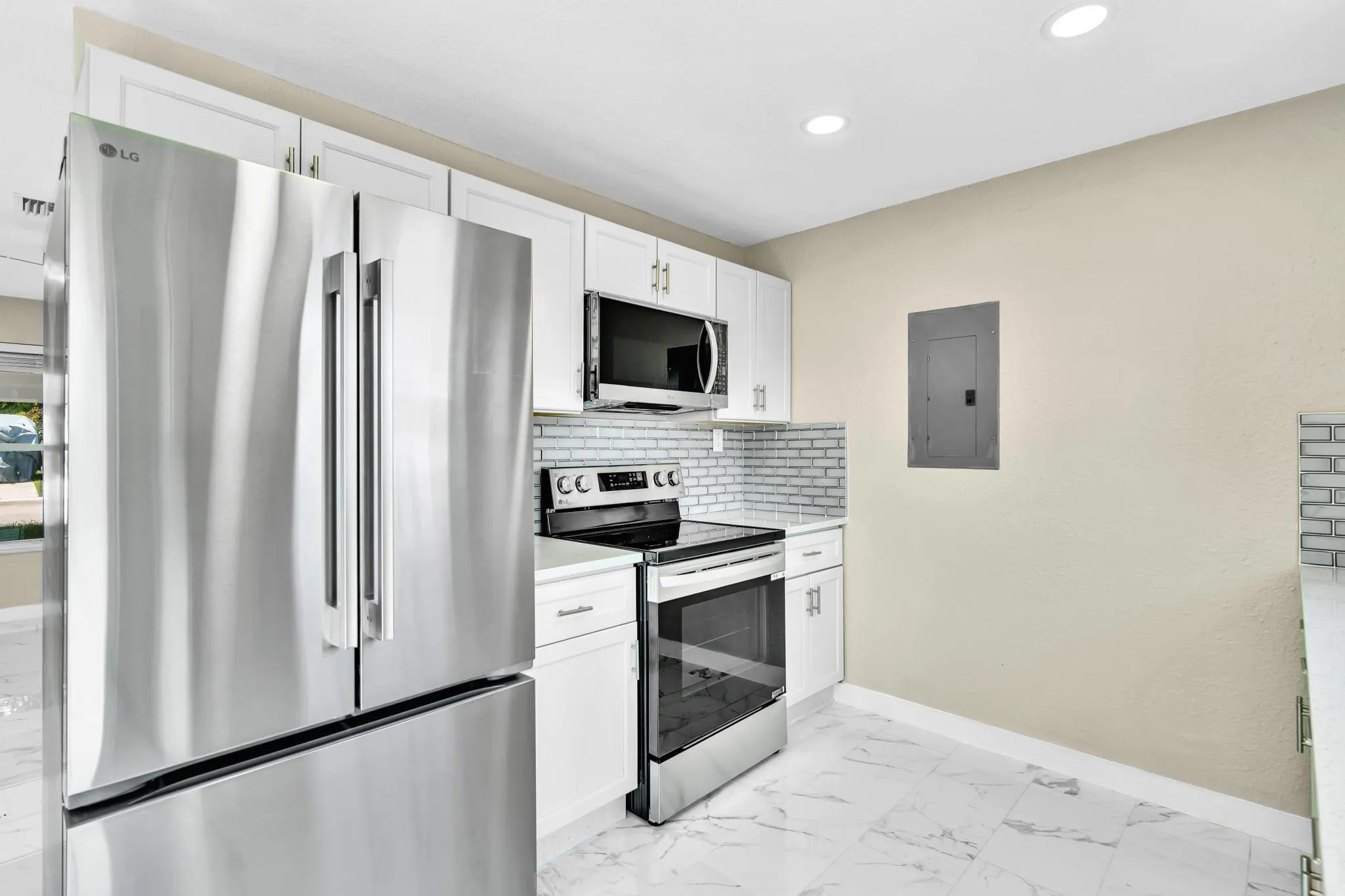 2770 NW 25th St