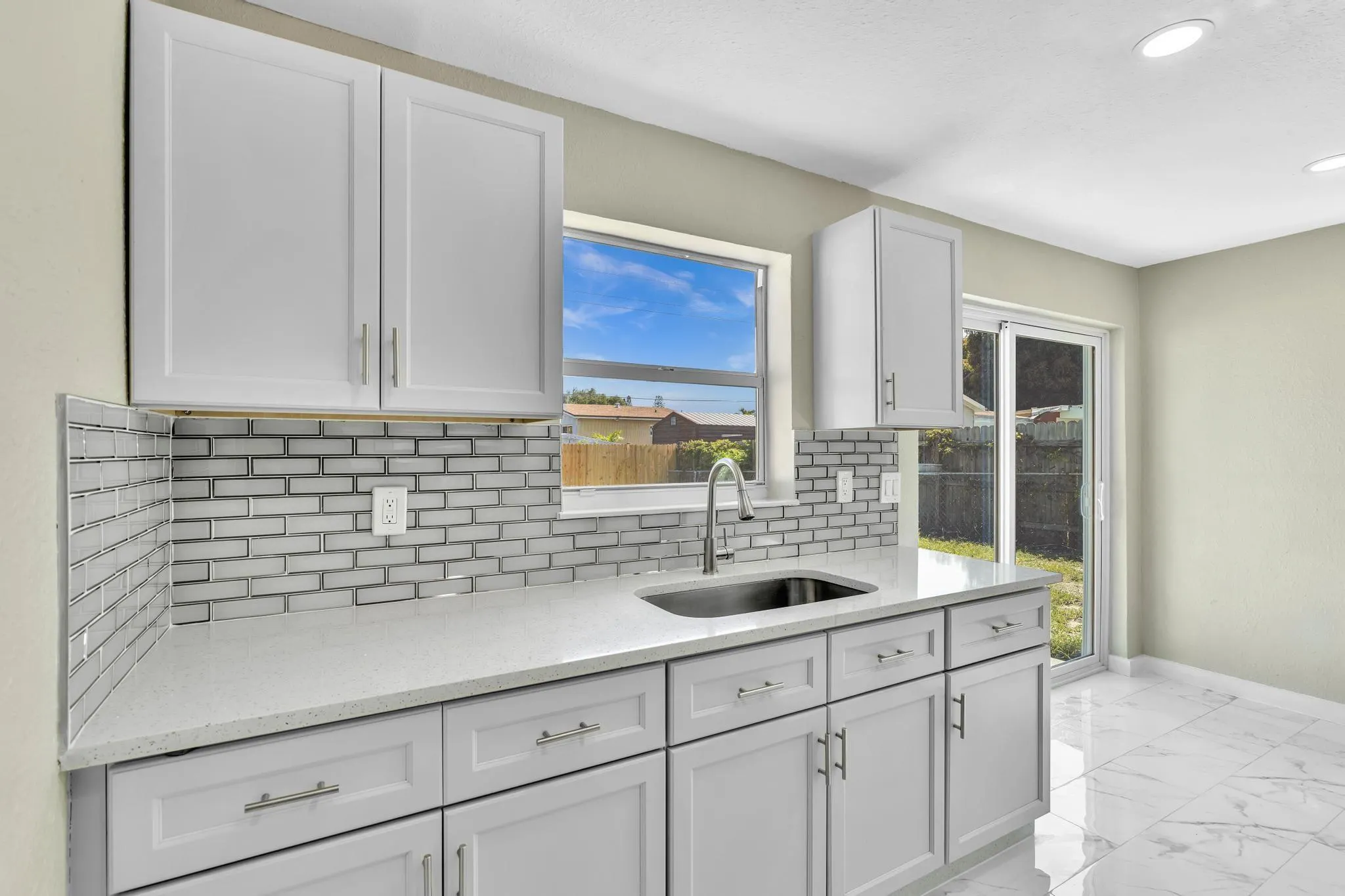 2770 NW 25th St