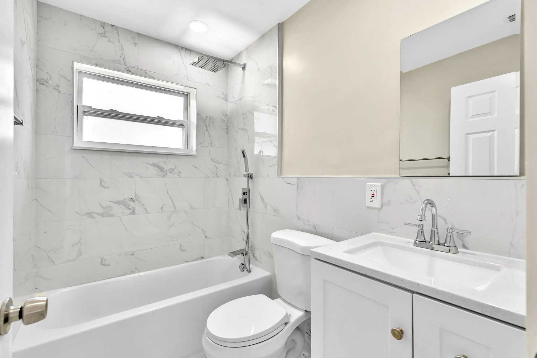 2770 NW 25th St