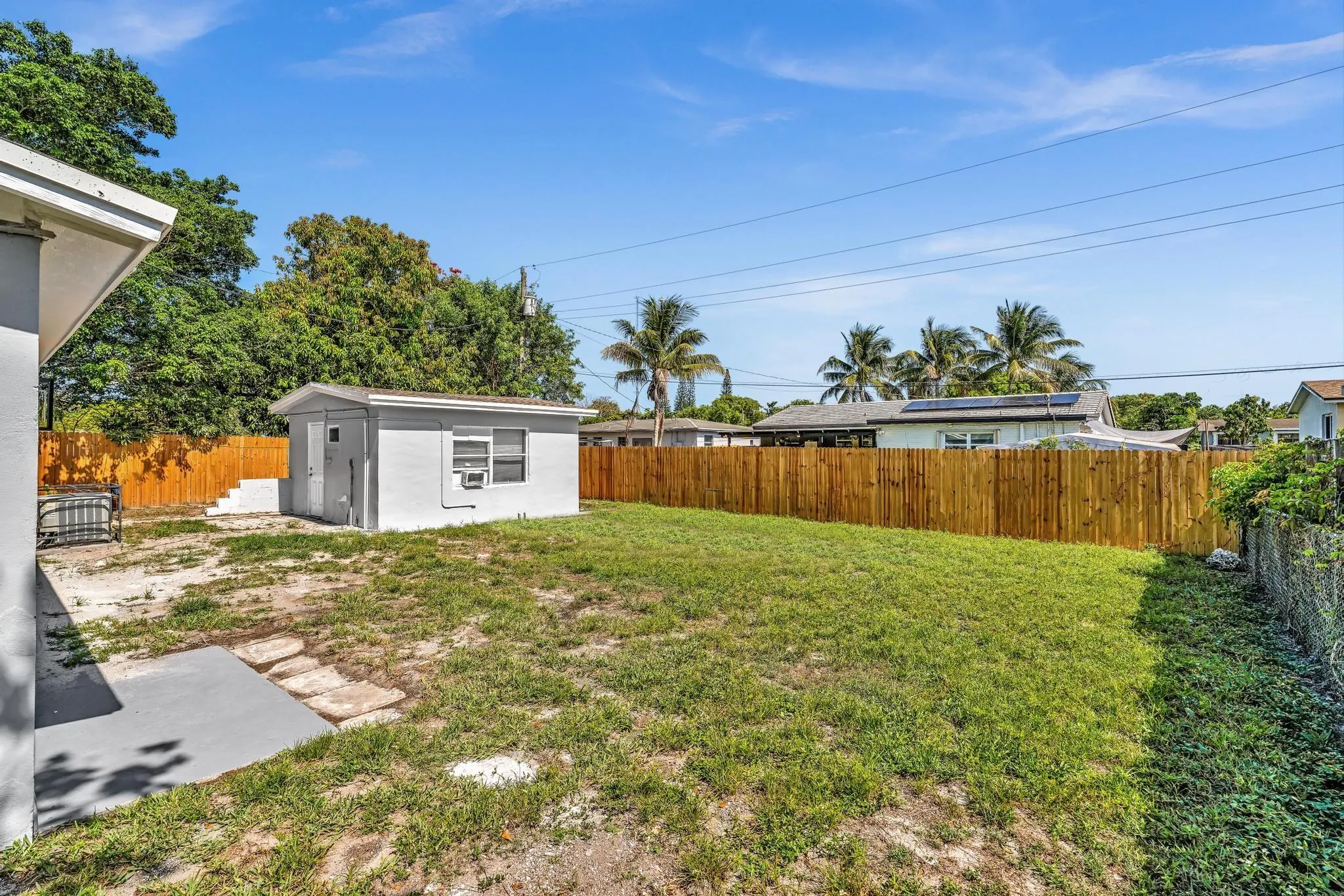 2770 NW 25th St