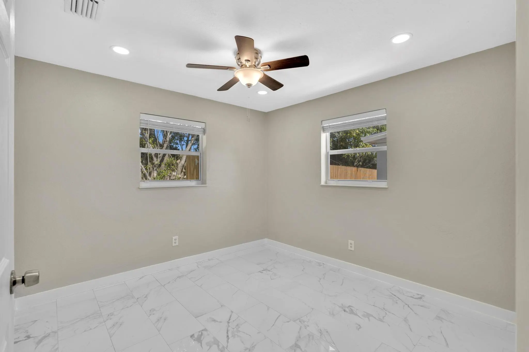 2770 NW 25th St