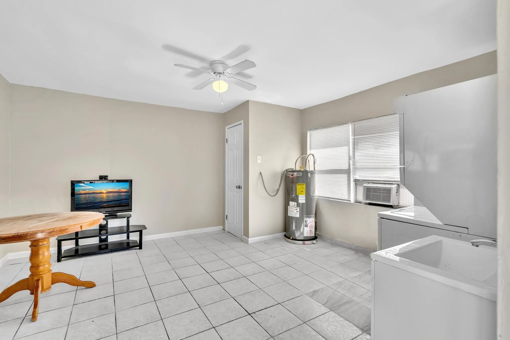 2770 NW 25th St