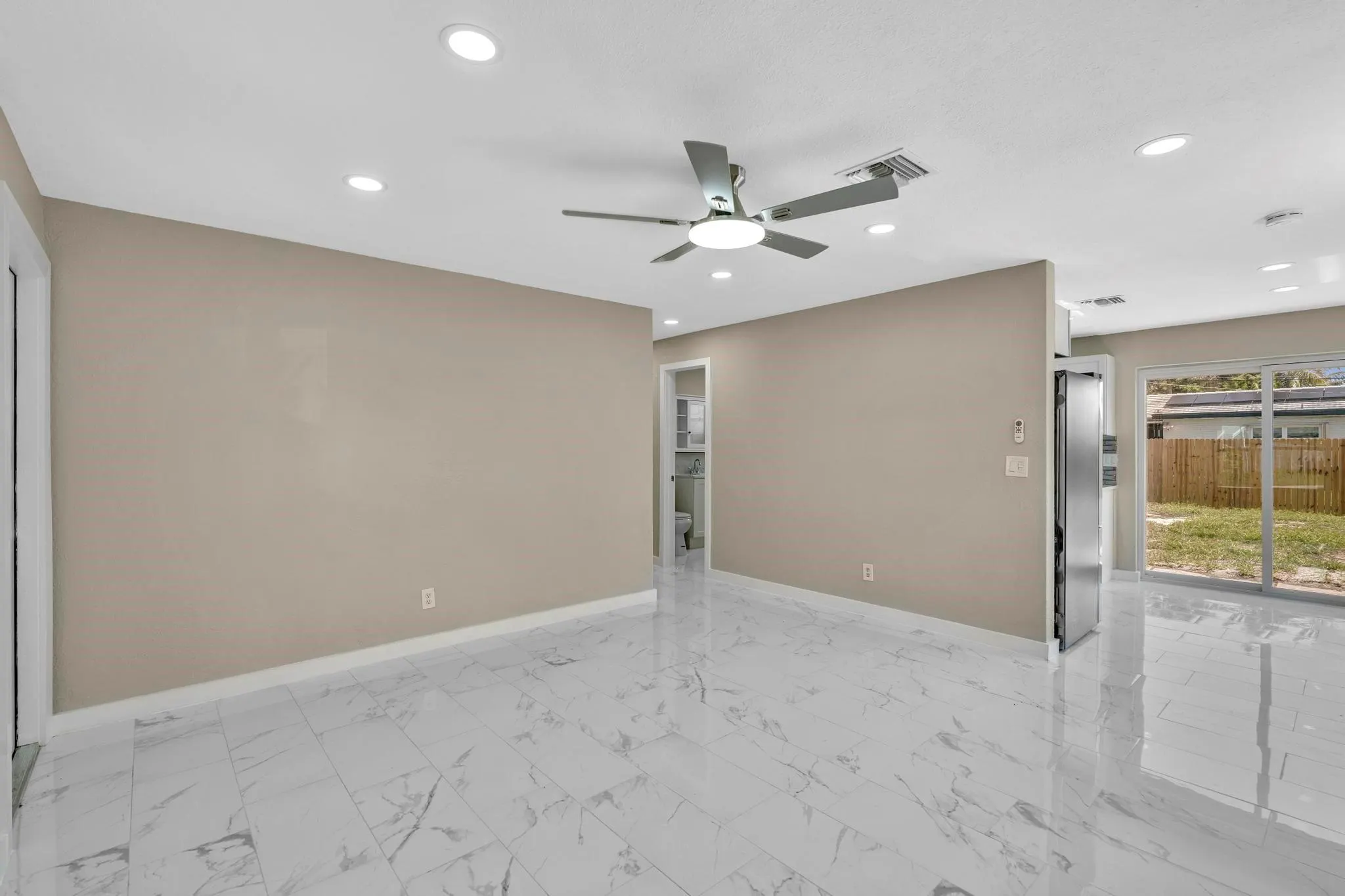 2770 NW 25th St